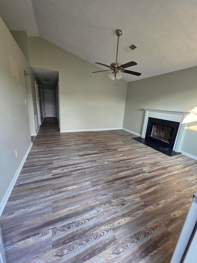 Photo - 2592 Woodhill Dr