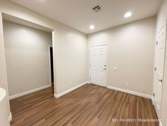 Photo - 720 Indian Garden St