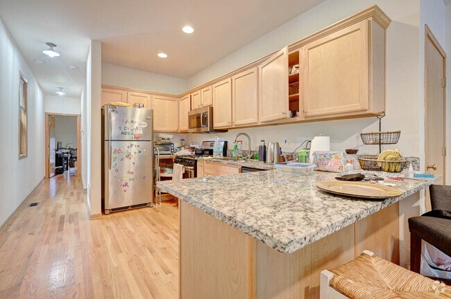 Building Photo - 3117 N Damen Ave Unit 1 Rental