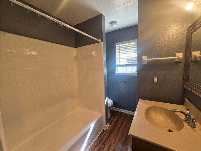 Photo - 2311 71st St Unidad 211