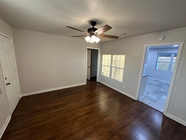 Photo - 2322 Meadow Ln