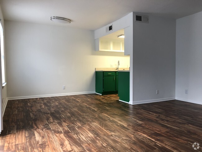 Building Photo - Oak Creek Village Rental