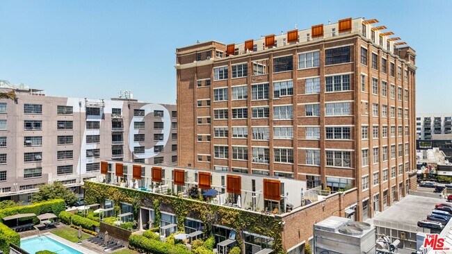 Photo - 1850 Industrial St Unidad 710