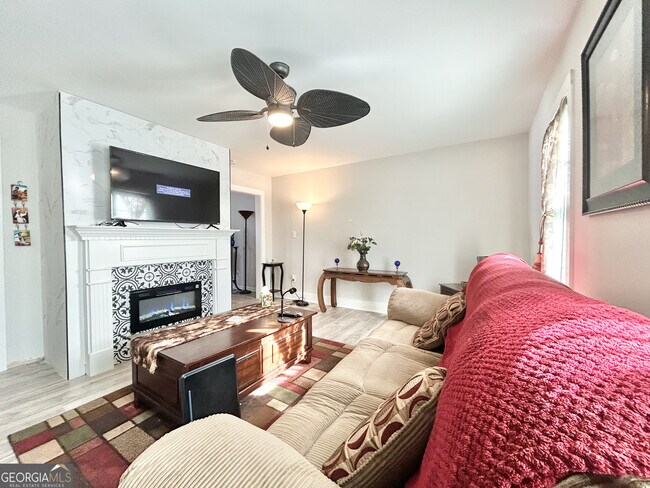 Photo - 6031 Ambassador Dr