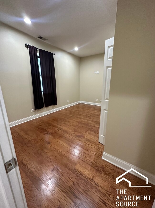 Photo - 4336 S Indiana Ave Unit 1