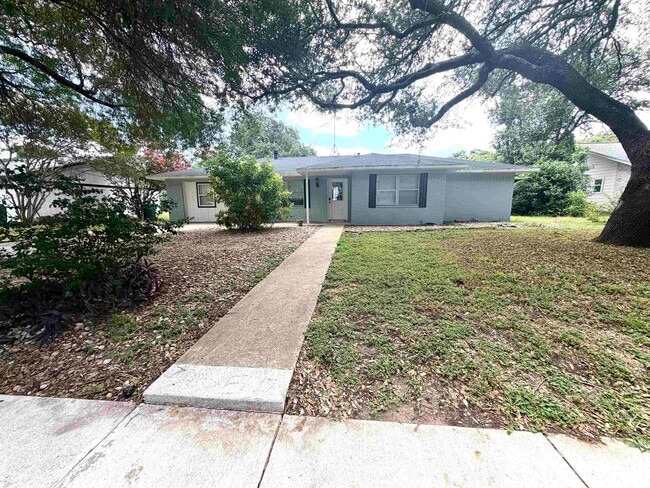 Building Photo - 1519 Northwood Dr