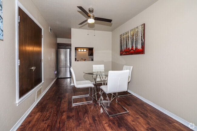 2BR, 1.5BA - 760SF - Dining Area