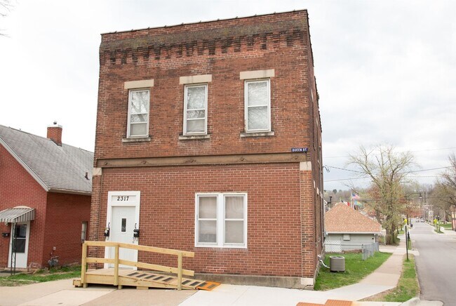 Photo - 2317 Queen St