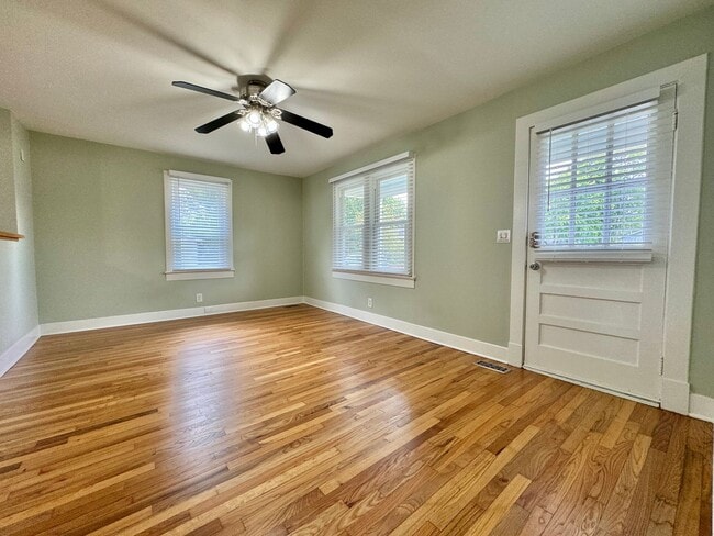 Photo - Nature Lovers - 3 Bed, 1 Bath Home w/ 1 Car Garage Close to Downtown Franklin