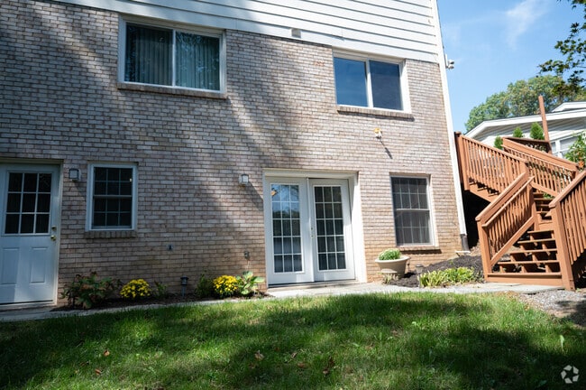 Building Photo - 1307 Sarah Dr Unit Low level efficiency Rental