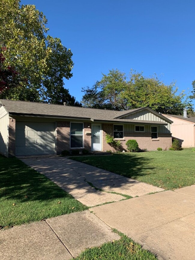 Photo - AVAILABLE NOW!!! Lovely 3 bedroom, 1 bath ...