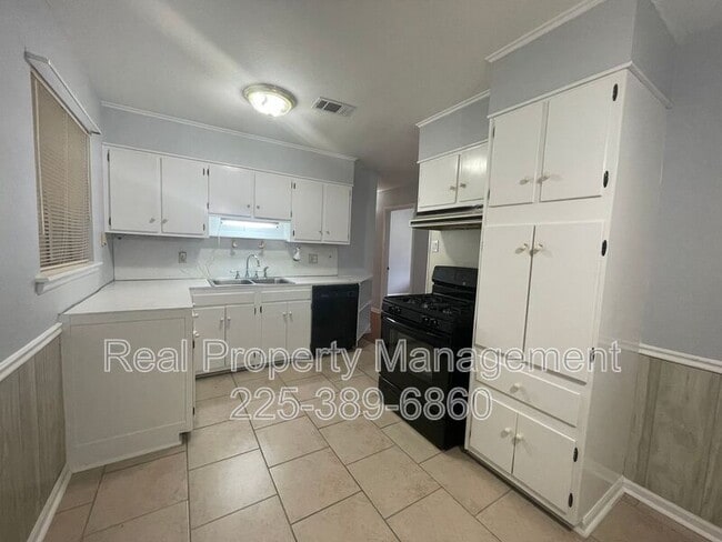 Photo - 1875 Lombard Dr