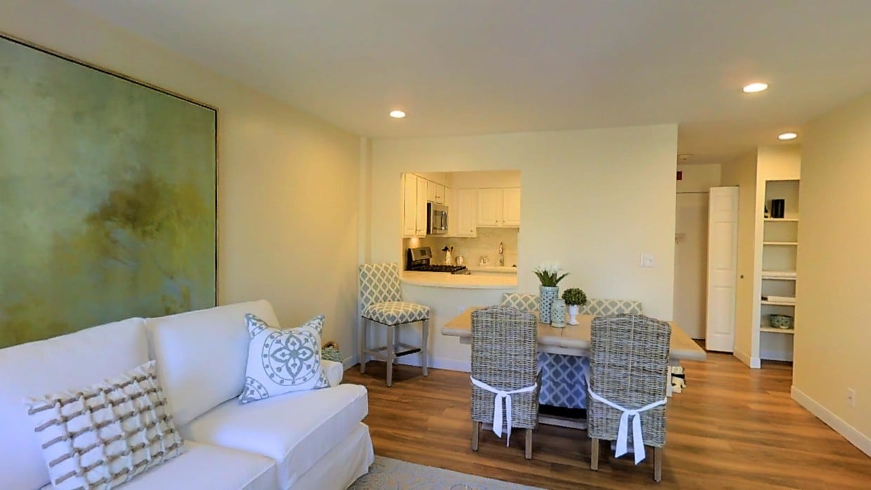 Photo - Christopher Columbus Plaza Apartments