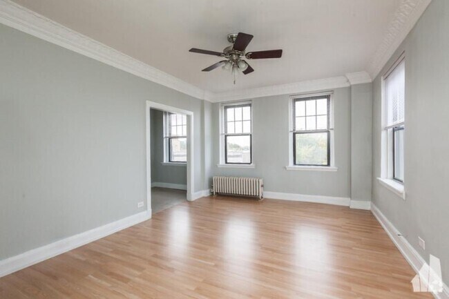 Building Photo - 0 bedroom in Chicago IL 60613 Unit 205 Rental