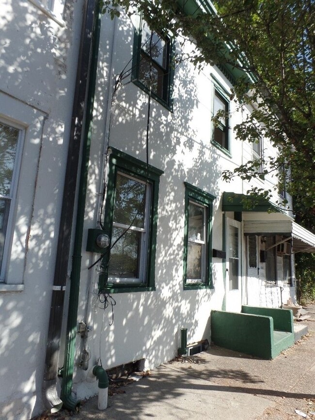 Photo - 2 Bedroom House w/ washer and dryer hook up