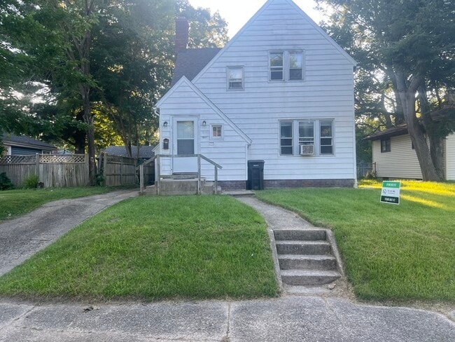 Building Photo - Spacious 2-Bedroom Home with Basement and Detached Garage