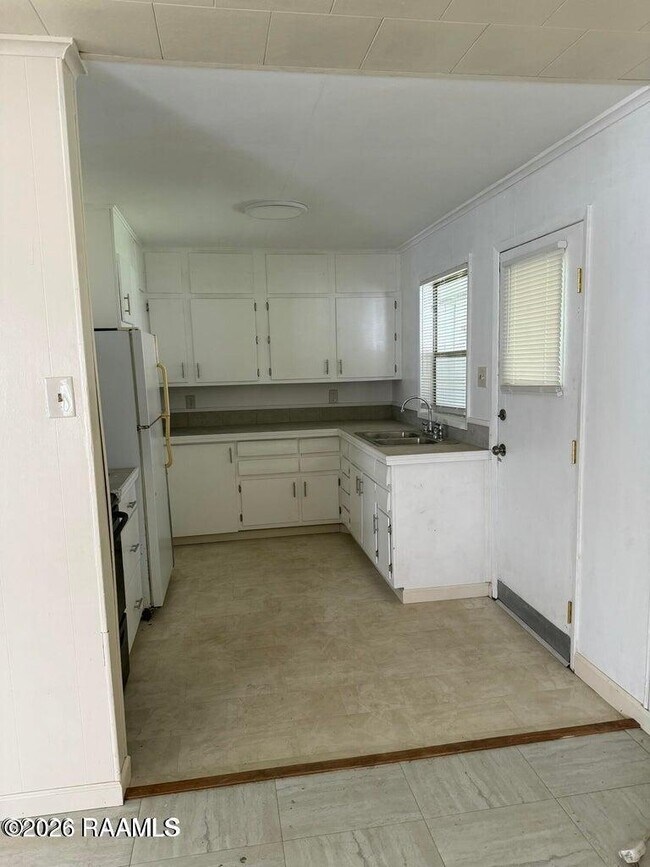 Photo - 111 Racine Dr