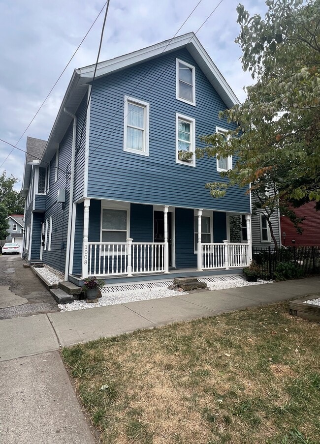 Kenilworth - Kenilworth Condo Unit 1 - DF