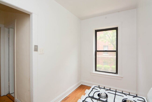 Photo - 3308 W Schubert Ave Unidad V1 Rental