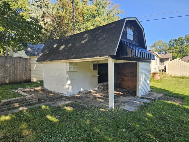 Photo - 309 E Mayfair Ln