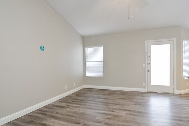 Photo - 705 Skipjack Dr