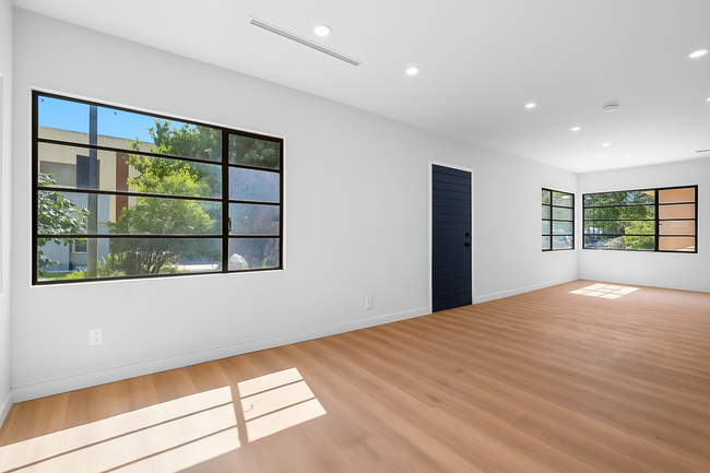 Building Photo - 213 S Gale Dr Unit A Rental