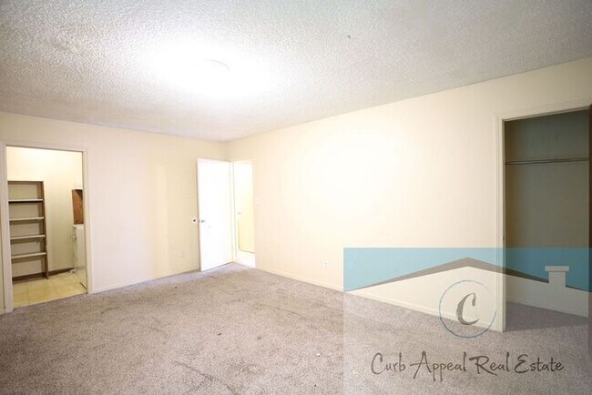 Comfortable 1 Bed 1 Bath Apartment - HUD accepted