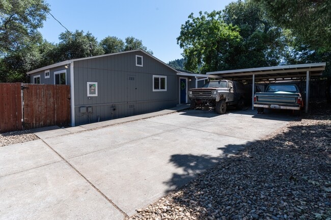 Photo - 300 IOLI Ranch Cir