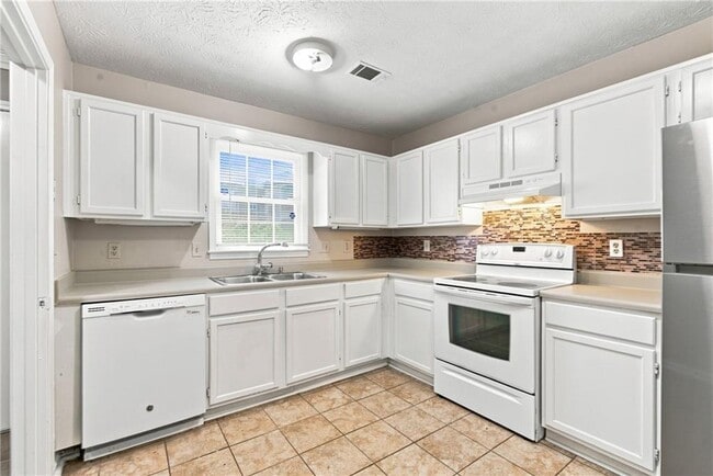 Photo - 136 Sterling Ct