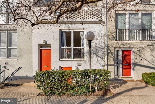 Building Photo - 725 Delaware Ave SW Rental