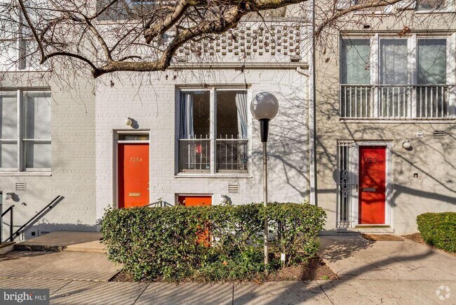 Building Photo - 725 Delaware Ave SW Rental