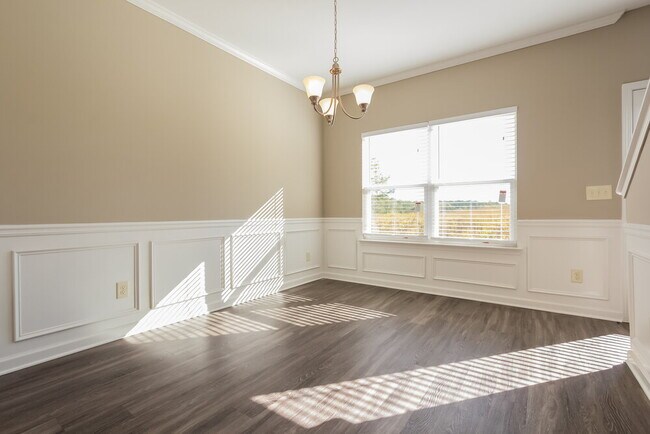 Photo - 336 Crescent Woode Dr