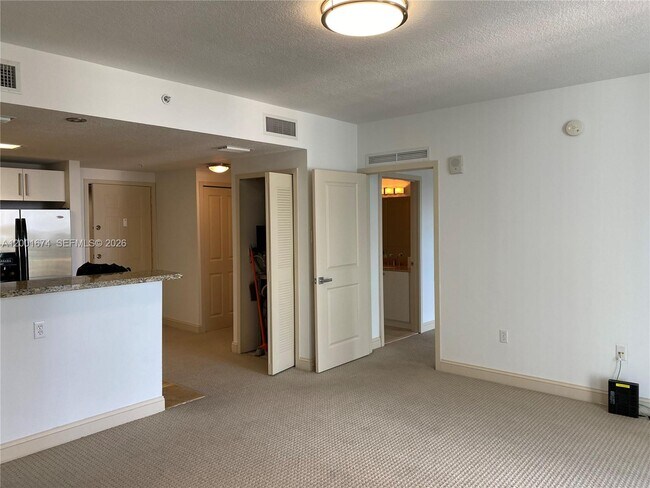 Photo - 170 SE 14th St Unidad 2807