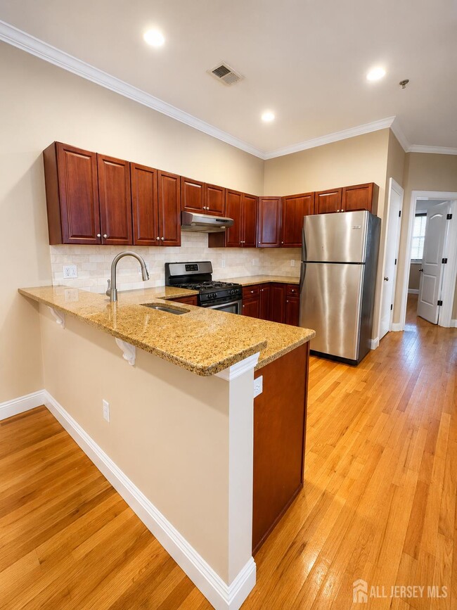 Photo - 547 Sayre Ave Unit 214