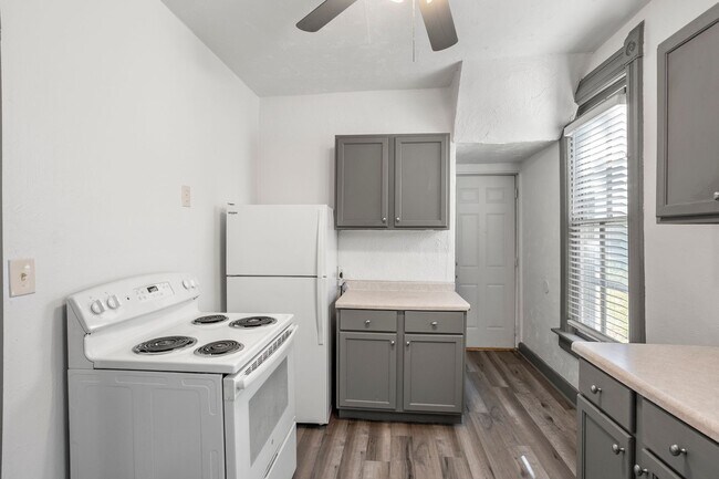 Photo - 1400 Knapp St Unit 1400A