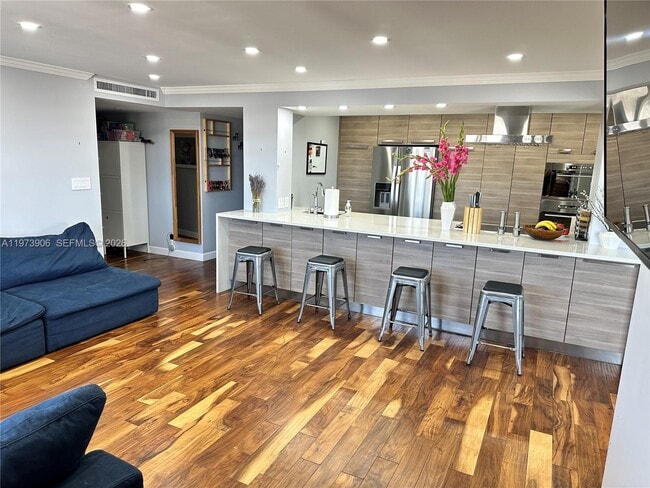 Photo - 401 Golden Isles Dr Unidad 1013