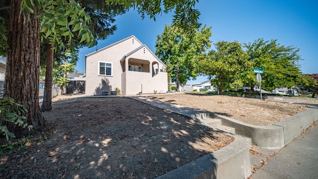 Beautifully updated 3br/2ba Home with Time... - Beautifully updated 3br/2ba Home with Time...