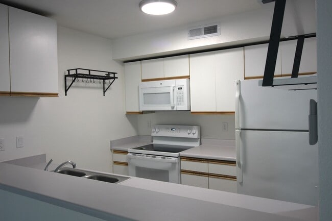 2 Bedroom Condo For Rent - 2 Bedroom Condo For Rent
