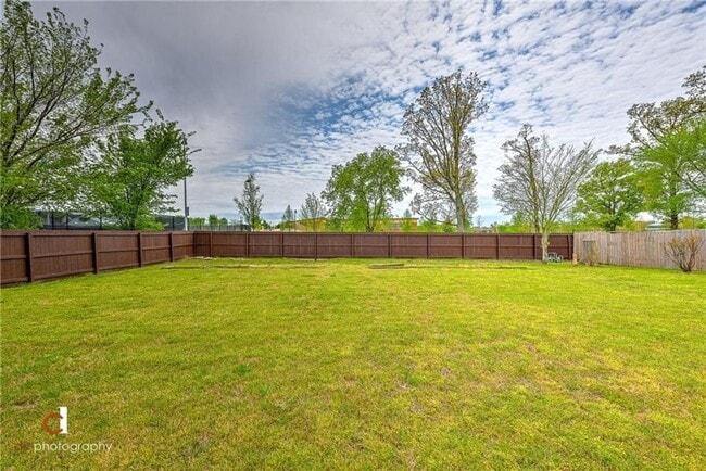 Photo - 1201 SW Willowbend Ave