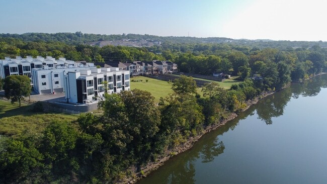 Photo - 910 Youngs Ln