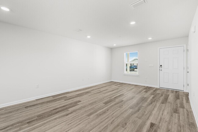 Photo - 7202 Madison Square Dr