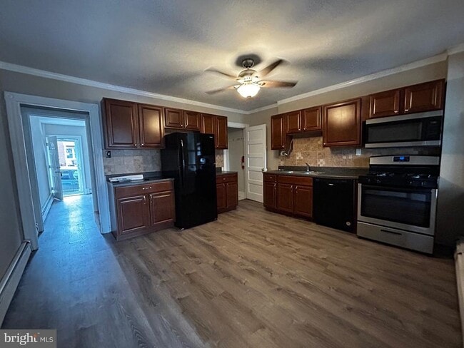 Photo - 73 W 5th St