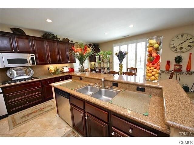 12423 Greentree Dr