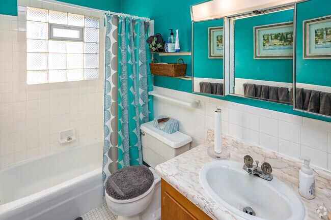 2BR, 1.5BA - 1,100SF - Bathroom - Brittany Apartments