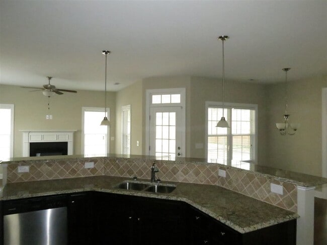 Photo - 411 Wolfe Ln