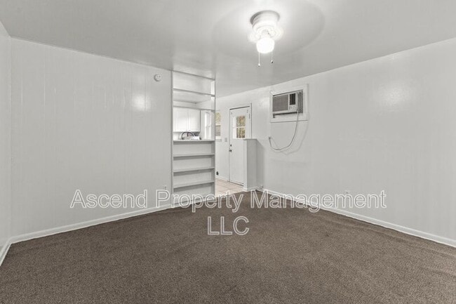 Photo - 1611 Roanoke Ave Unidad B