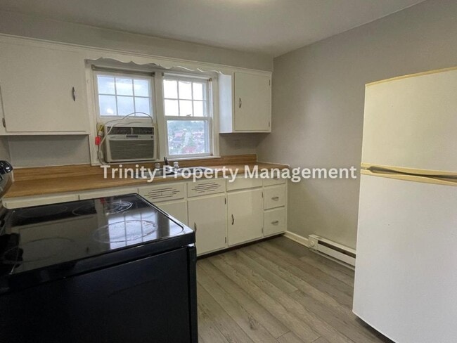 Photo - 106 1/2 Burton Ave, Apt B