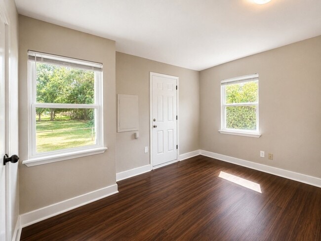 225 Sarlee Dr