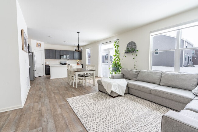 Photo - 2671 Seeley St