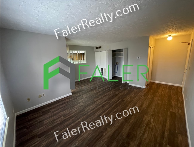 Photo - 2 bedroom, 1.5 bath apartment available now! Unit 5295 Belle Isle